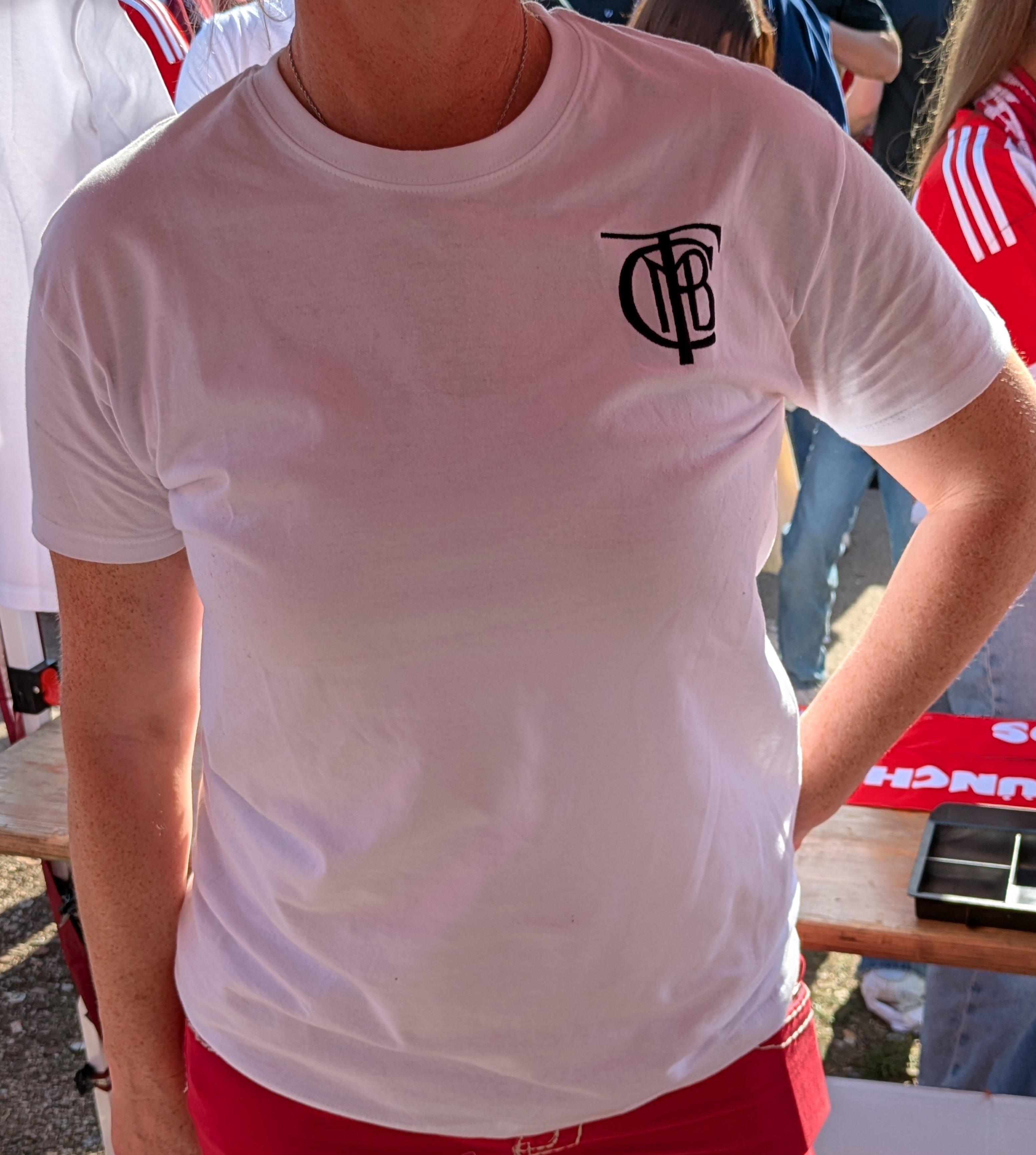 T-Shirt 1. Logo